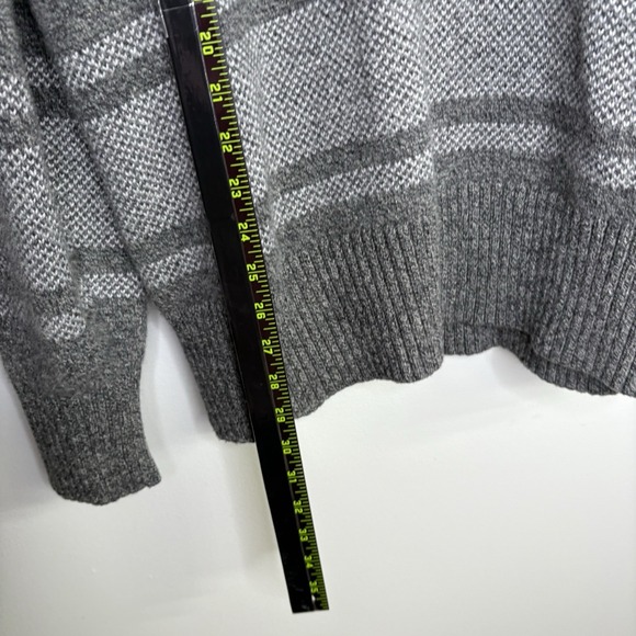 Banana Republic Mens Sweater XL Gray Wool Toggle Button Faux Fur Heritage - Picture 9 of 10